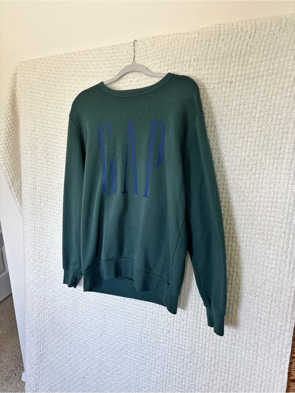 GAP Sweatshirt ✨ - Picture 3 of 6